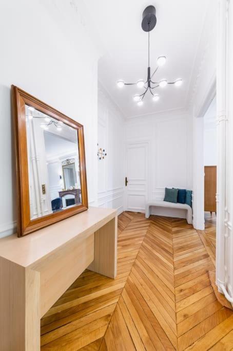 Haussmannian Apartment, Near Champs-Elysees Париж Екстериор снимка