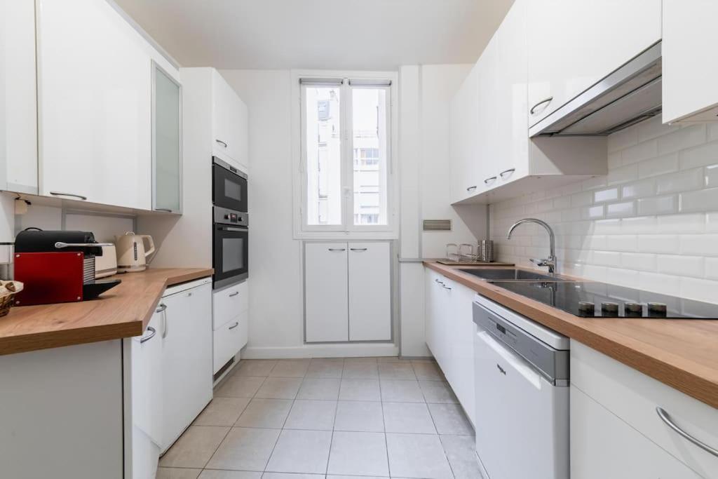 Haussmannian Apartment, Near Champs-Elysees Париж Екстериор снимка